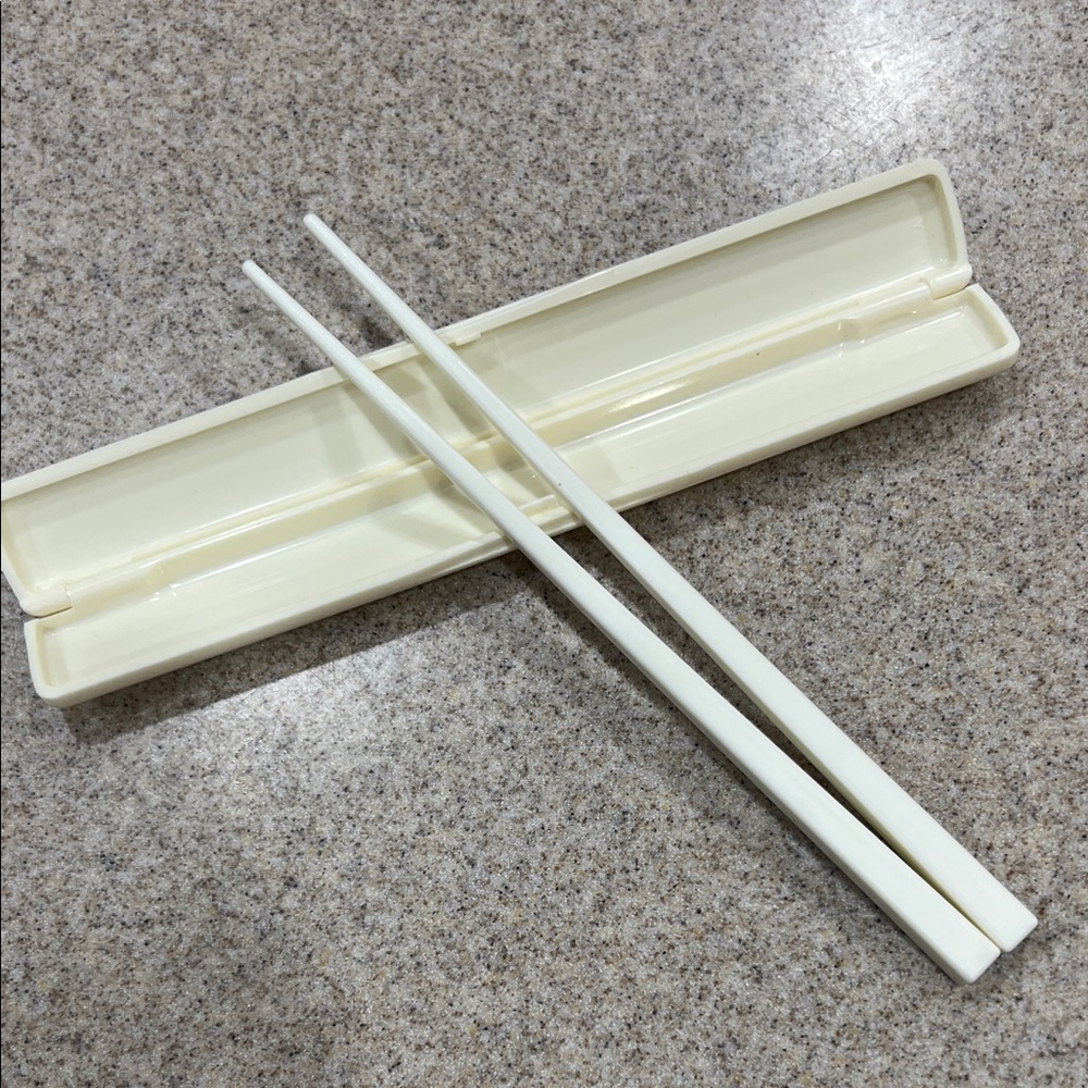 Tiger White Chopsticks with travel Case